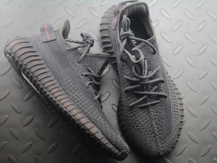 YEEZY 350 V2 스태틱 블랙