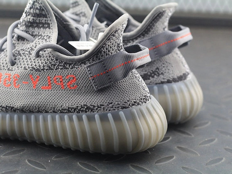 YEEZY 350 V2 벨루가