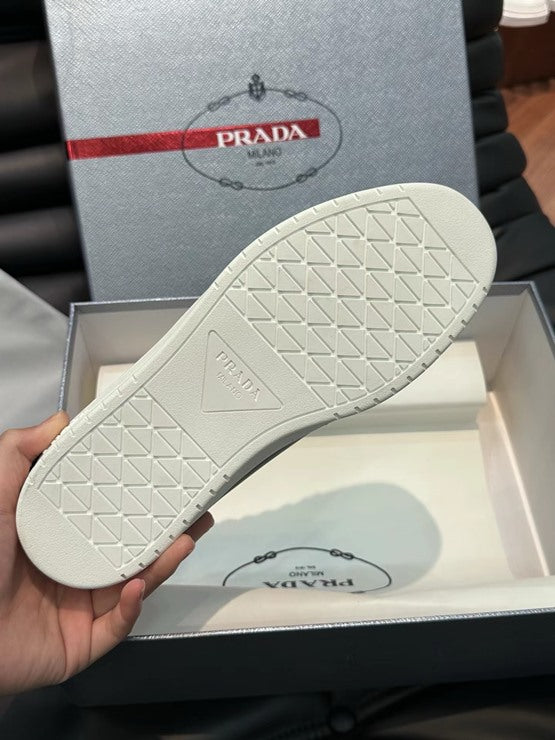 프라다 삼각로고 스니커즈