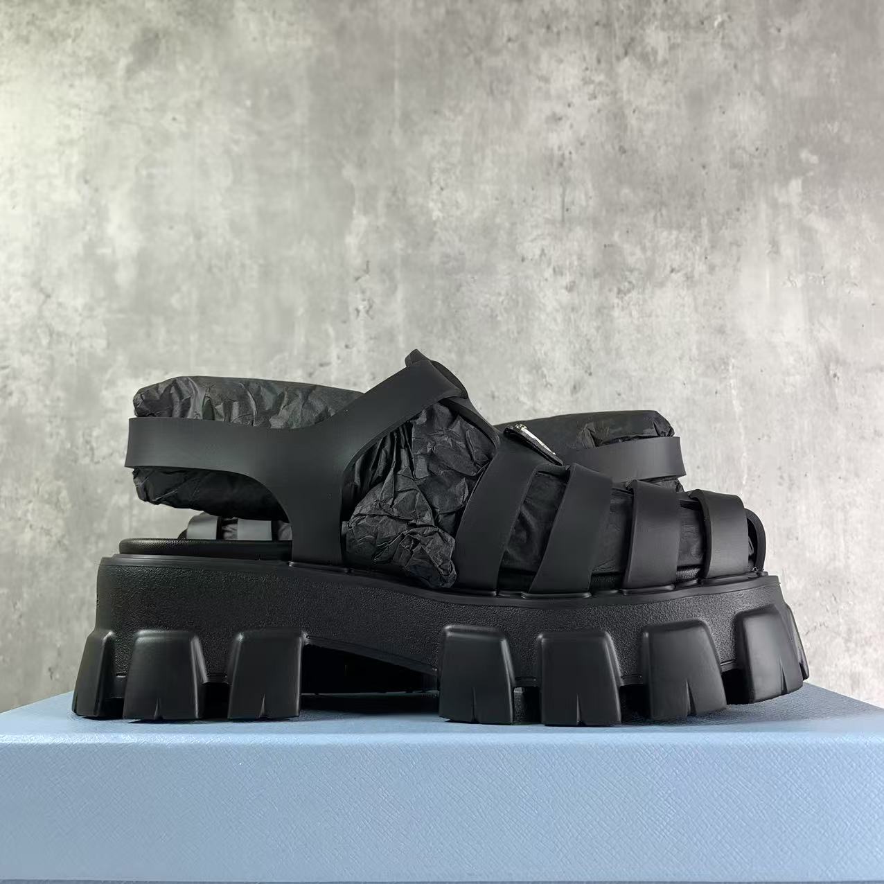 국내) 프라다 러버 모놀리스 샌들 38