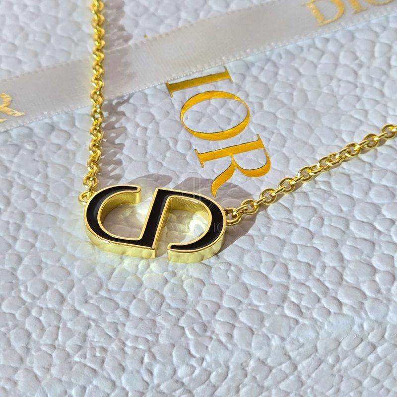 디올 목걸이