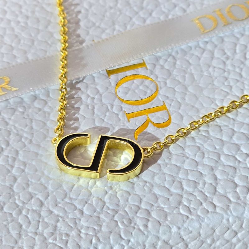 디올 목걸이