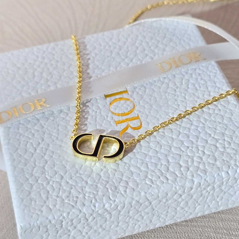 디올 목걸이