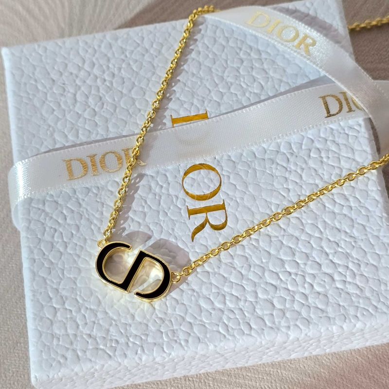 디올 목걸이