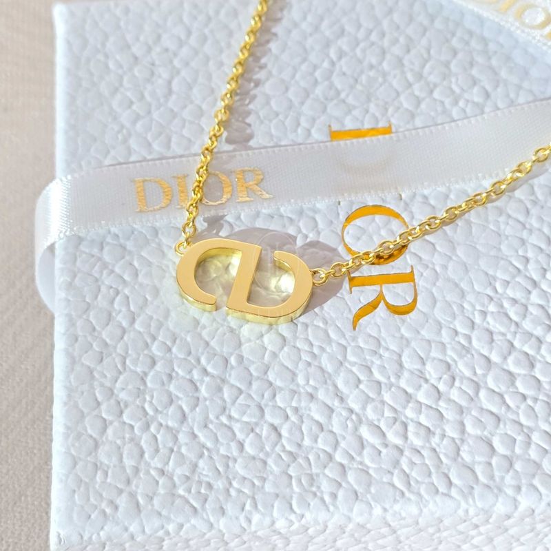 디올 목걸이