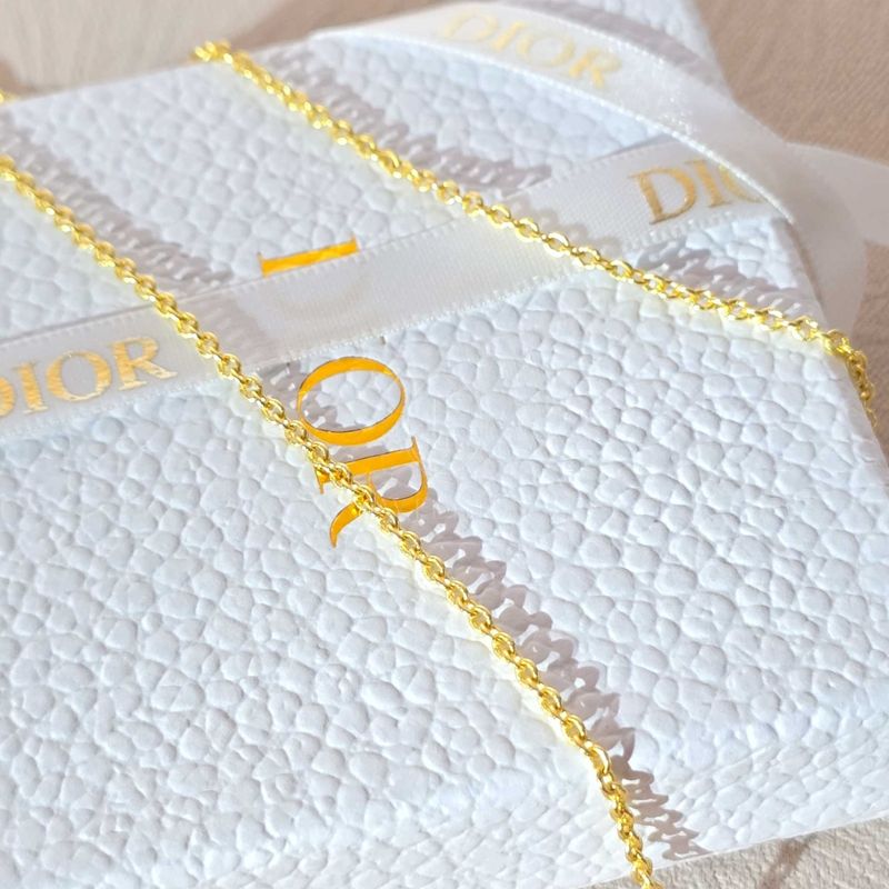 디올 목걸이