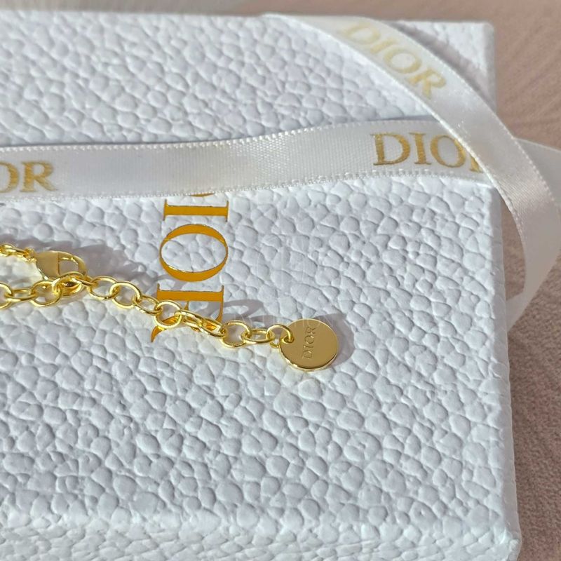 디올 목걸이