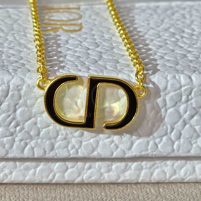 디올 목걸이