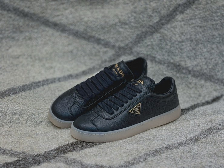 프라다 레인 사슴 가죽 스니커즈