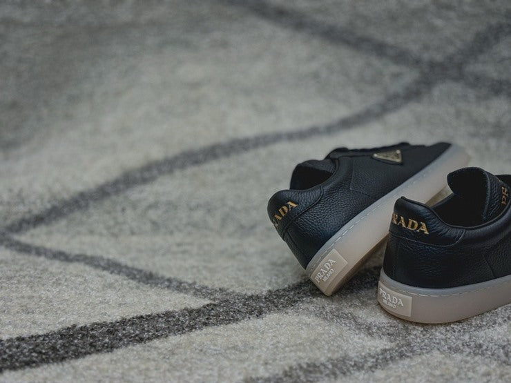 프라다 레인 사슴 가죽 스니커즈