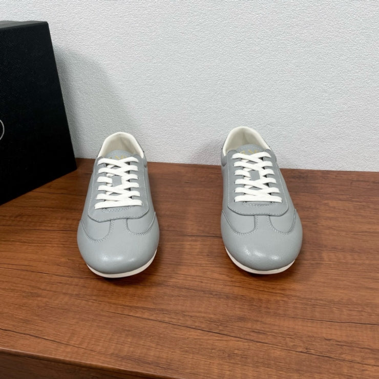 프라다 레더 스니커즈