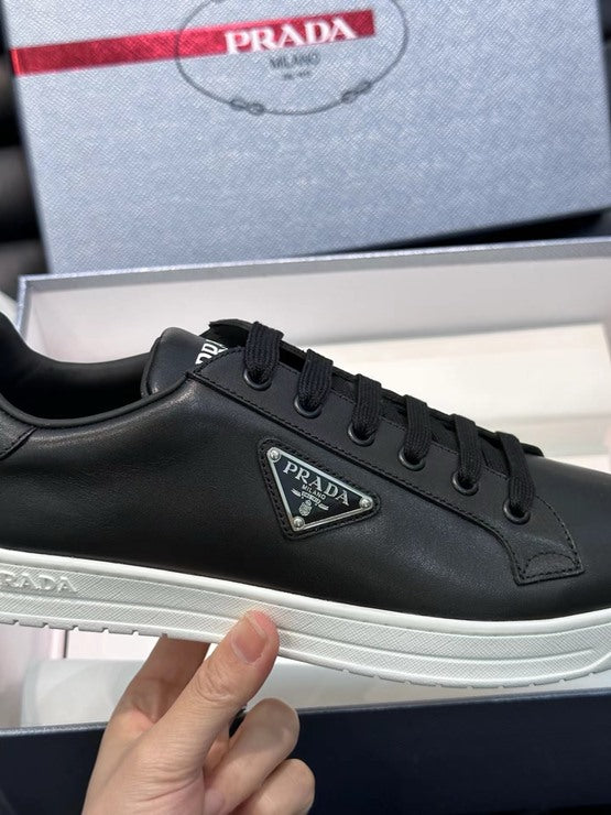 프라다 삼각로고 스니커즈