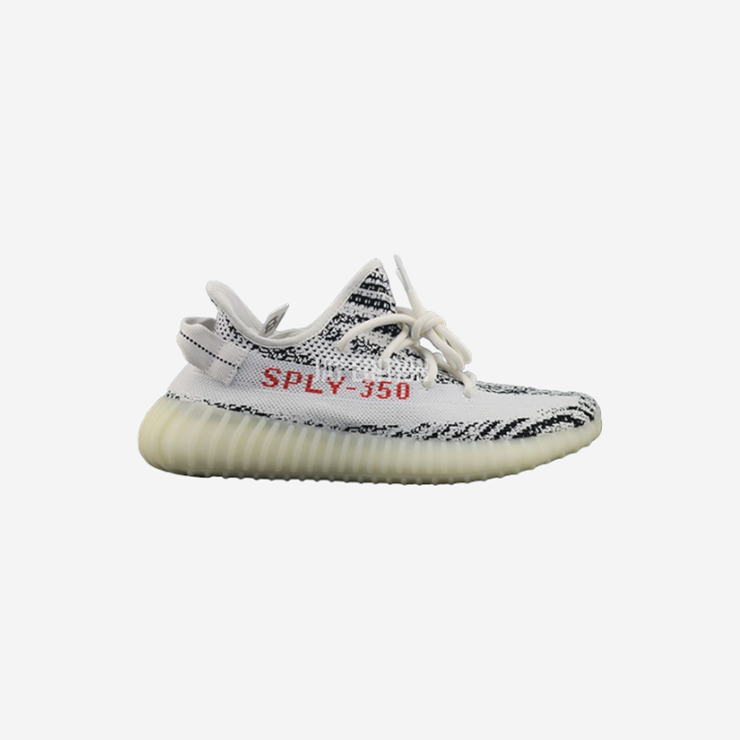 YEEZY 350 V2 지브라, 화이트와 블랙의 얼룩무늬 패턴이 특징인 대표적인 클래식 모델