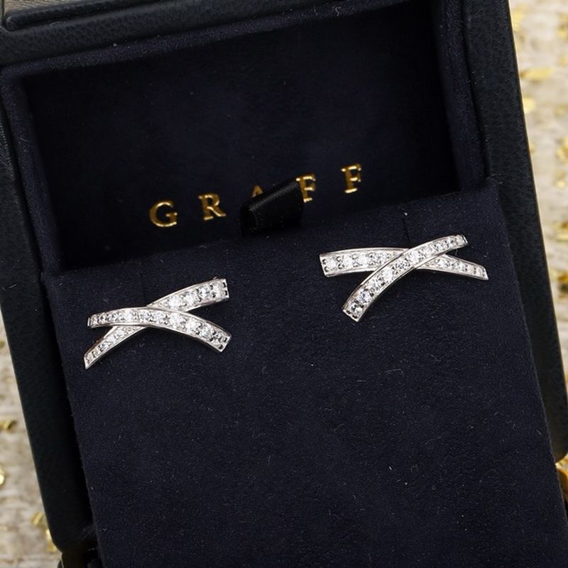 그라프 키스 파베 스터드 이어링