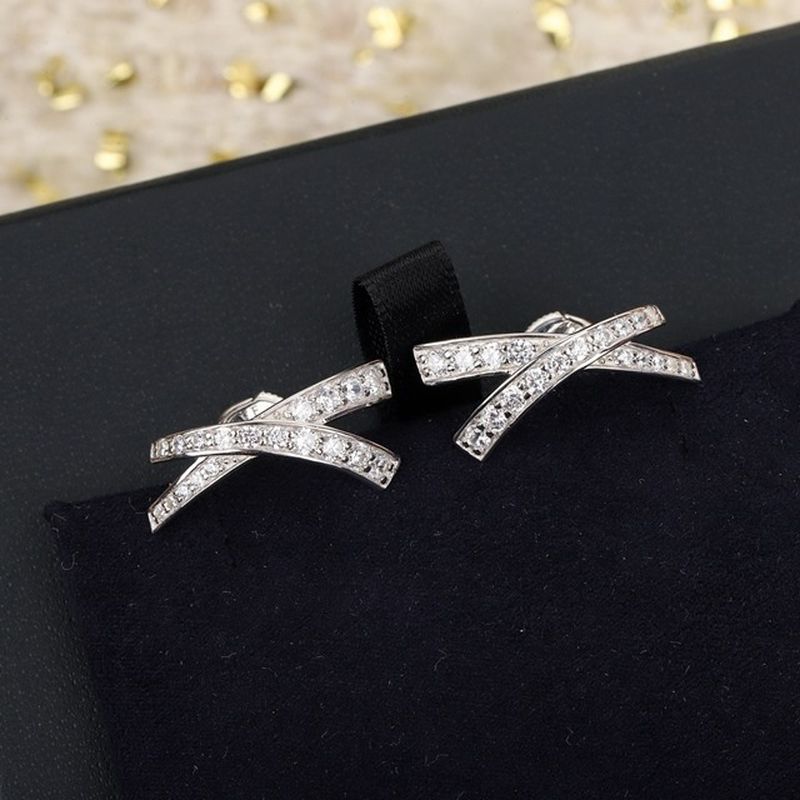 그라프 키스 파베 스터드 이어링