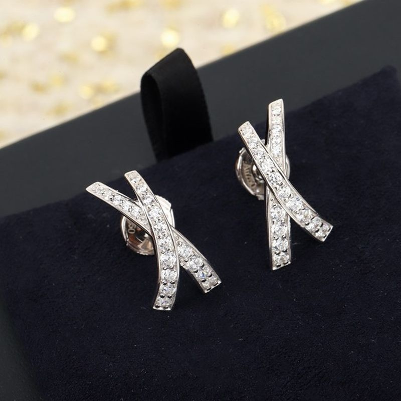 그라프 키스 파베 스터드 이어링