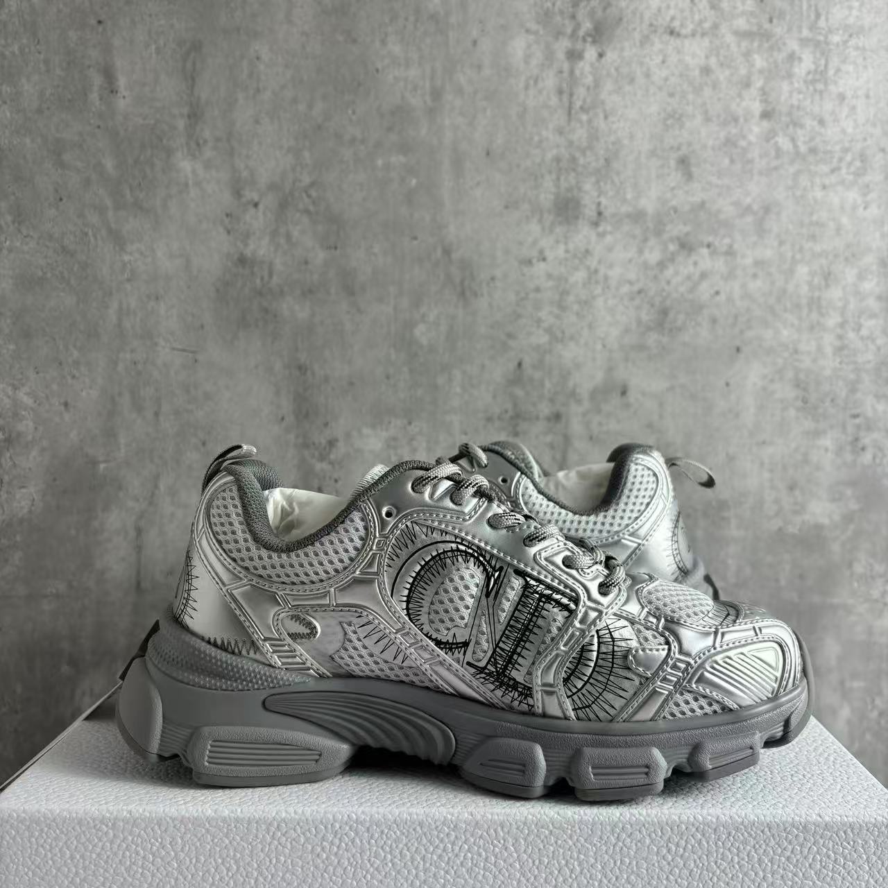 국내) 디올 크로노 스니커즈 / 실버  38