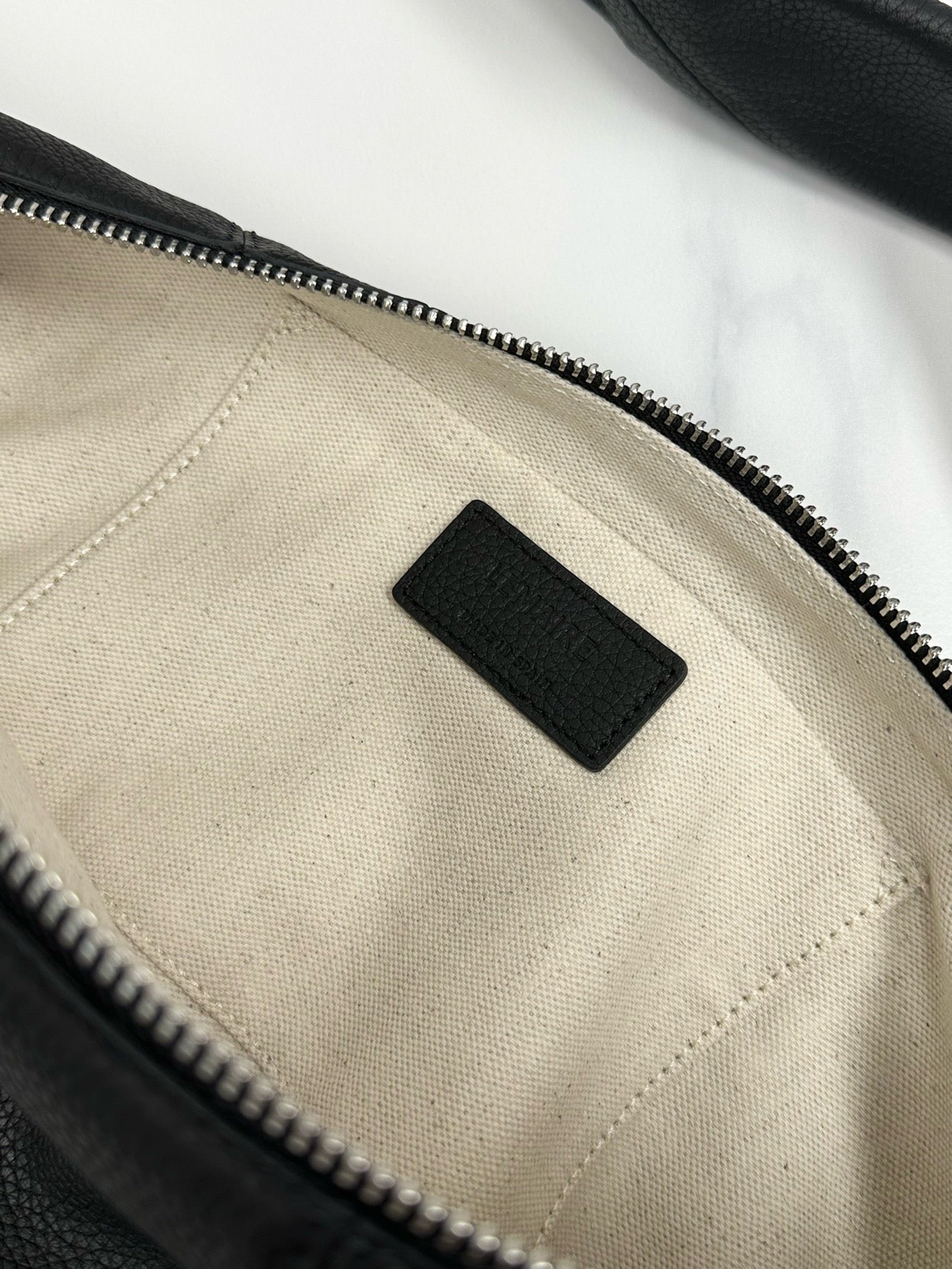 해외재고) 르메르 범백 미디움 그레인 / 블랙