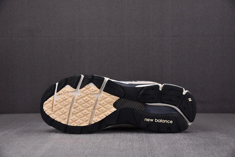 뉴발란스 990v3 메이드 인 USA 문빔 마카다미아 넛