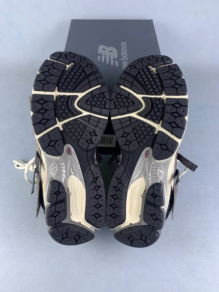 뉴발란스 1906A 실버 메탈릭 캐슬락