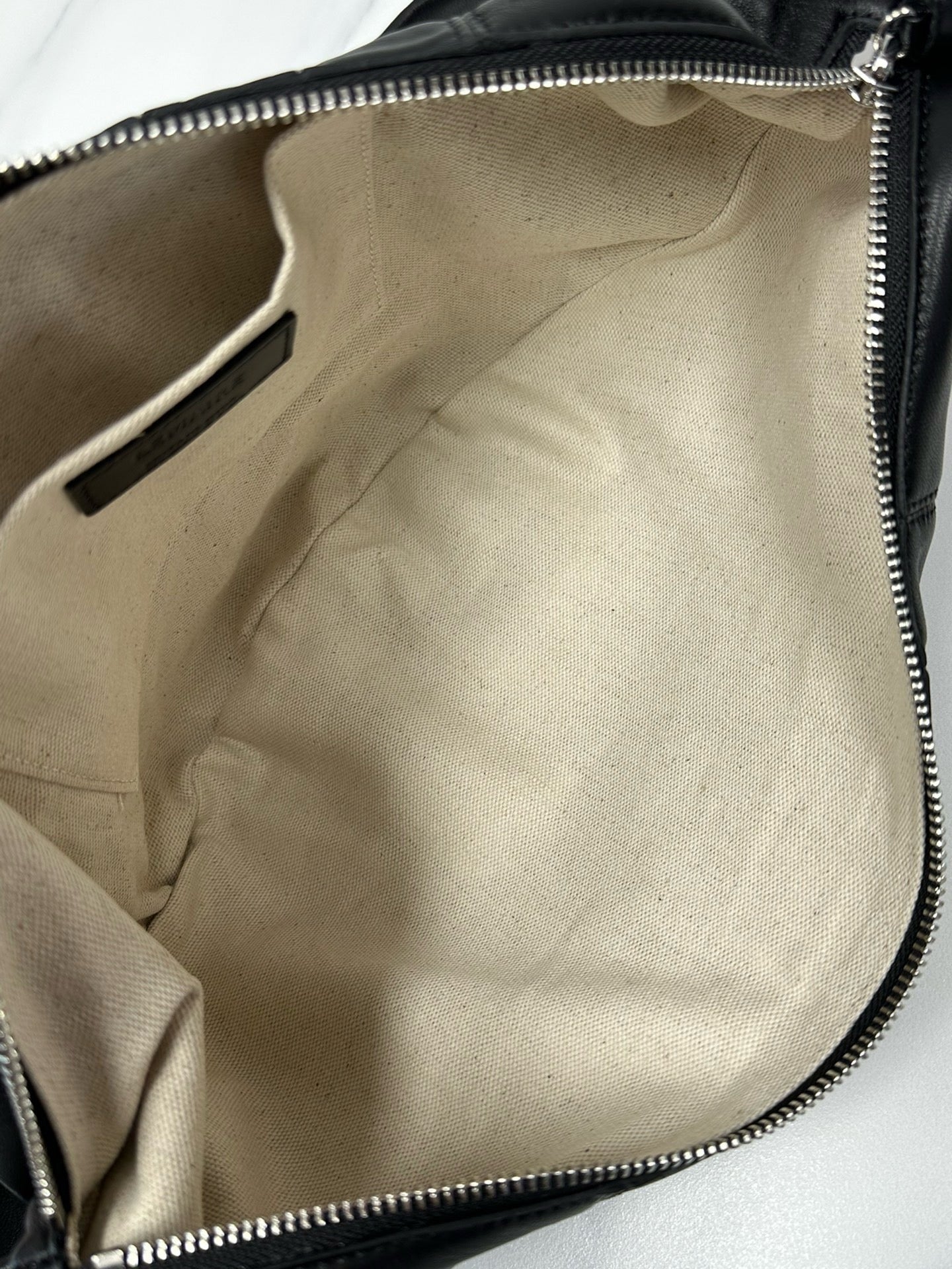 해외재고) 르메르 범백 미디움 램스킨 / 블랙