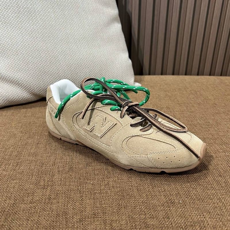 뉴발란스 x 미우 미우 530 스웨이드 메쉬 스니커즈 에크루