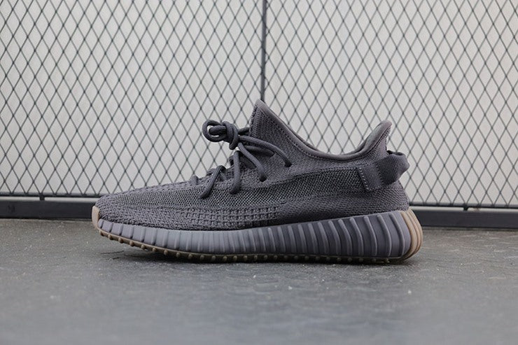 YEEZY 350 V2 신더 리플렉티브