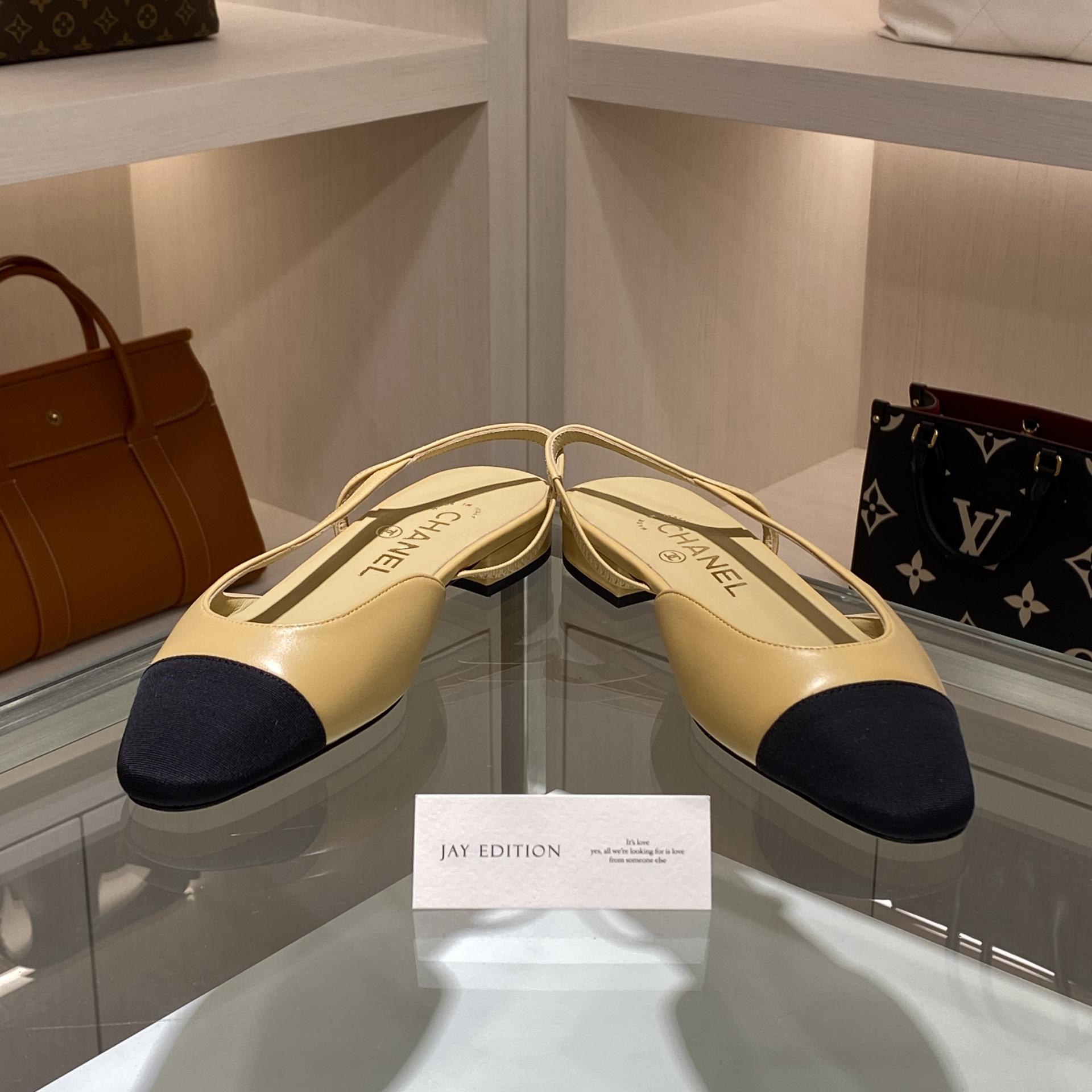 국내) 샤넬 투톤 플랫 슬링백 / 베이지 < 37 2개 >