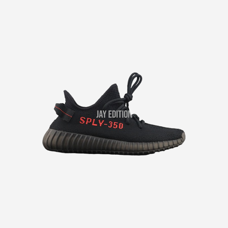YEEZY 350 V2 브레드, 블랙 프라임니트 어퍼와 레드 텍스트가 대비되는 클래식 컬러 조합의 베스트셀러