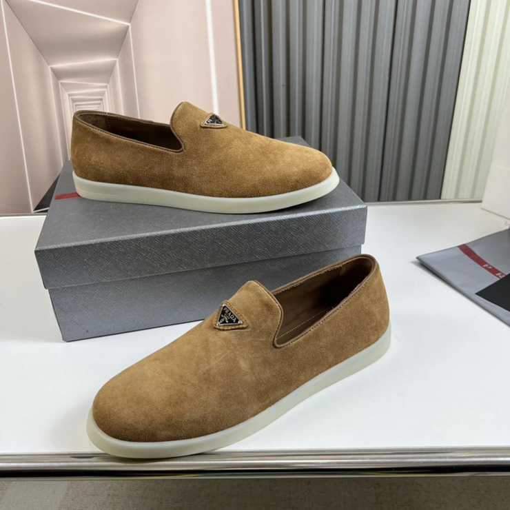 프라다 스웨이드 슬립온 로퍼