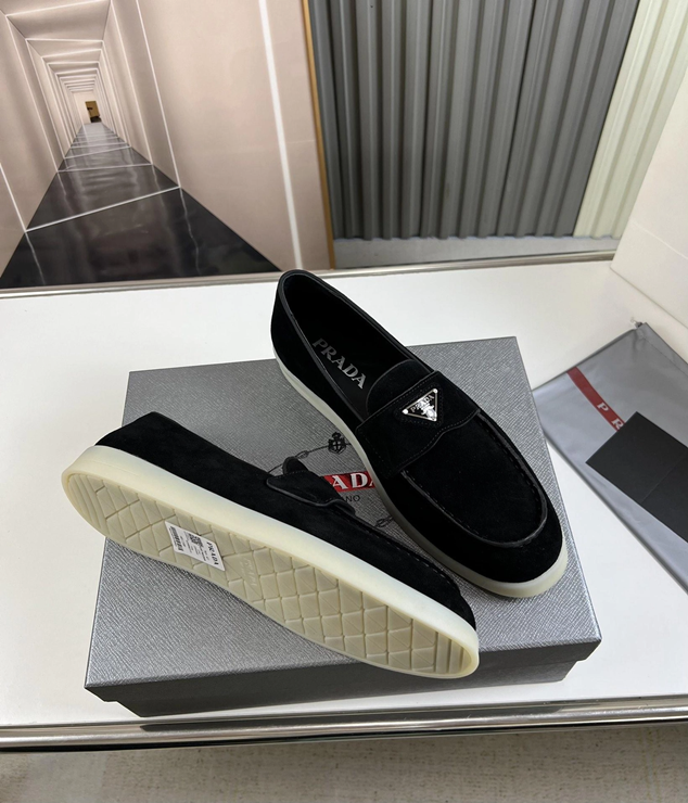 프라다 스웨이드 로퍼