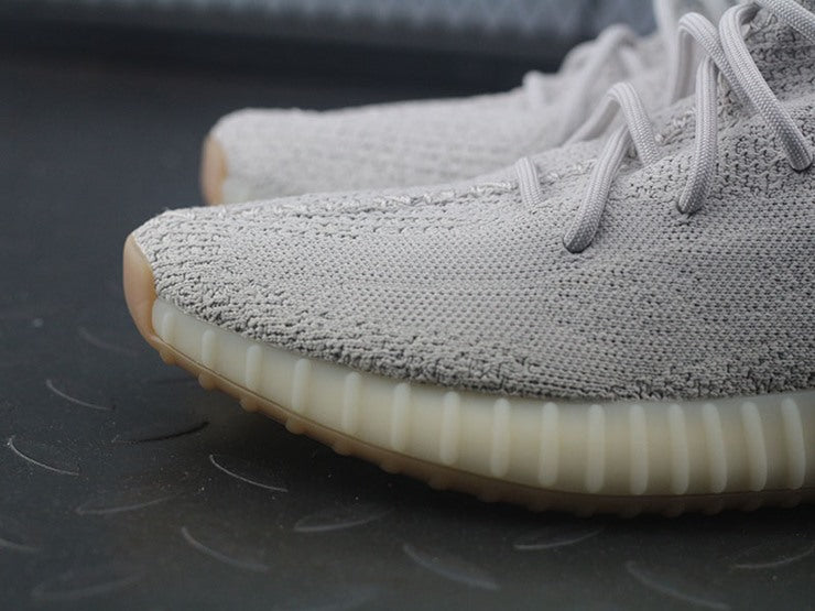 YEEZY 350 V2 세서미