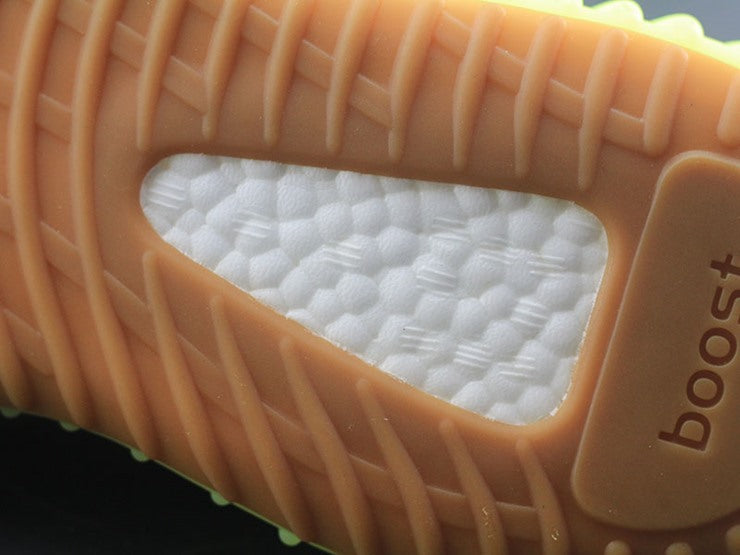 YEEZY 350 V2 세미프로즌