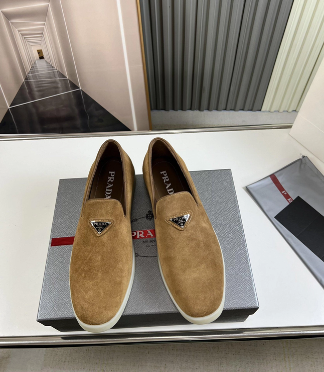 프라다 스웨이드 슬립온 로퍼