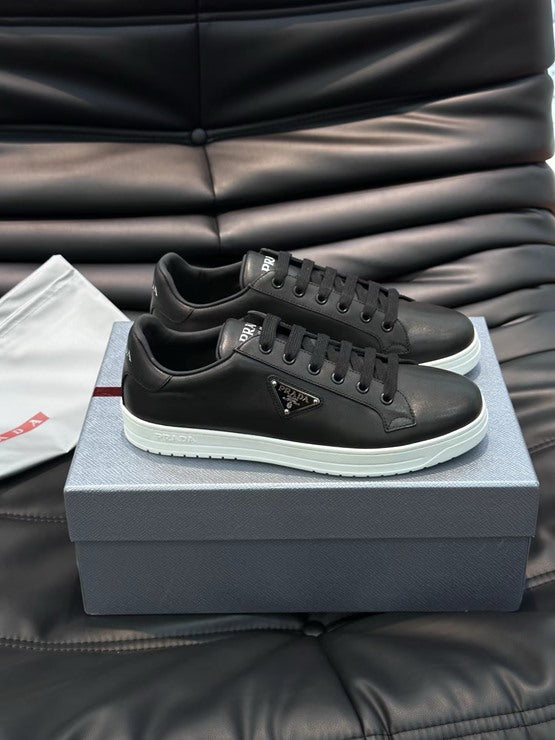 프라다 삼각로고 스니커즈
