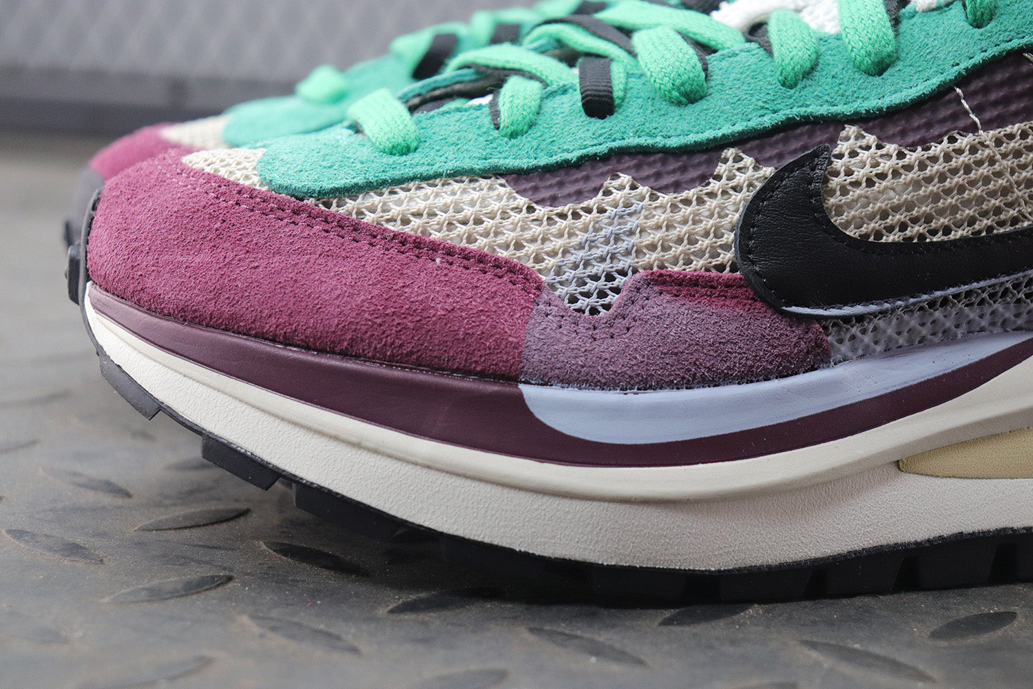 나이키 X 사카이 베이퍼와플 스트링 블랙 빌런 레드