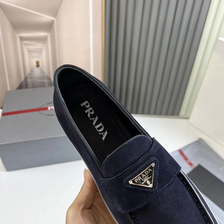 프라다 스웨이드 로퍼