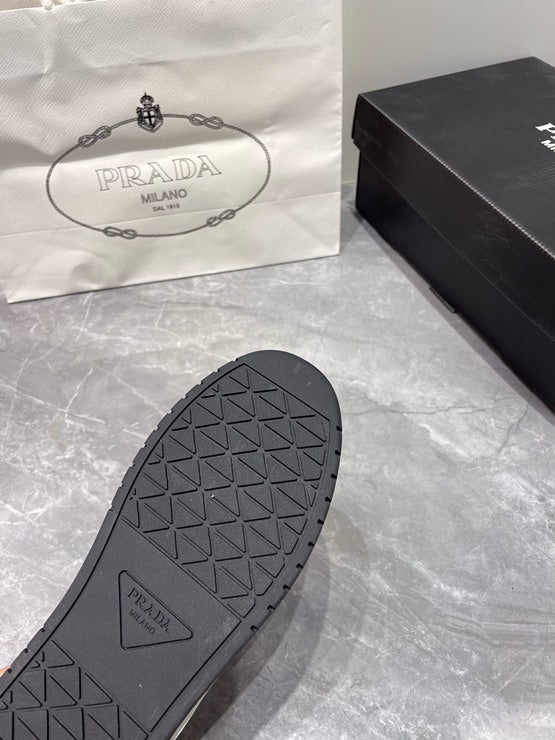 프라다 디스트릭트 스니커즈