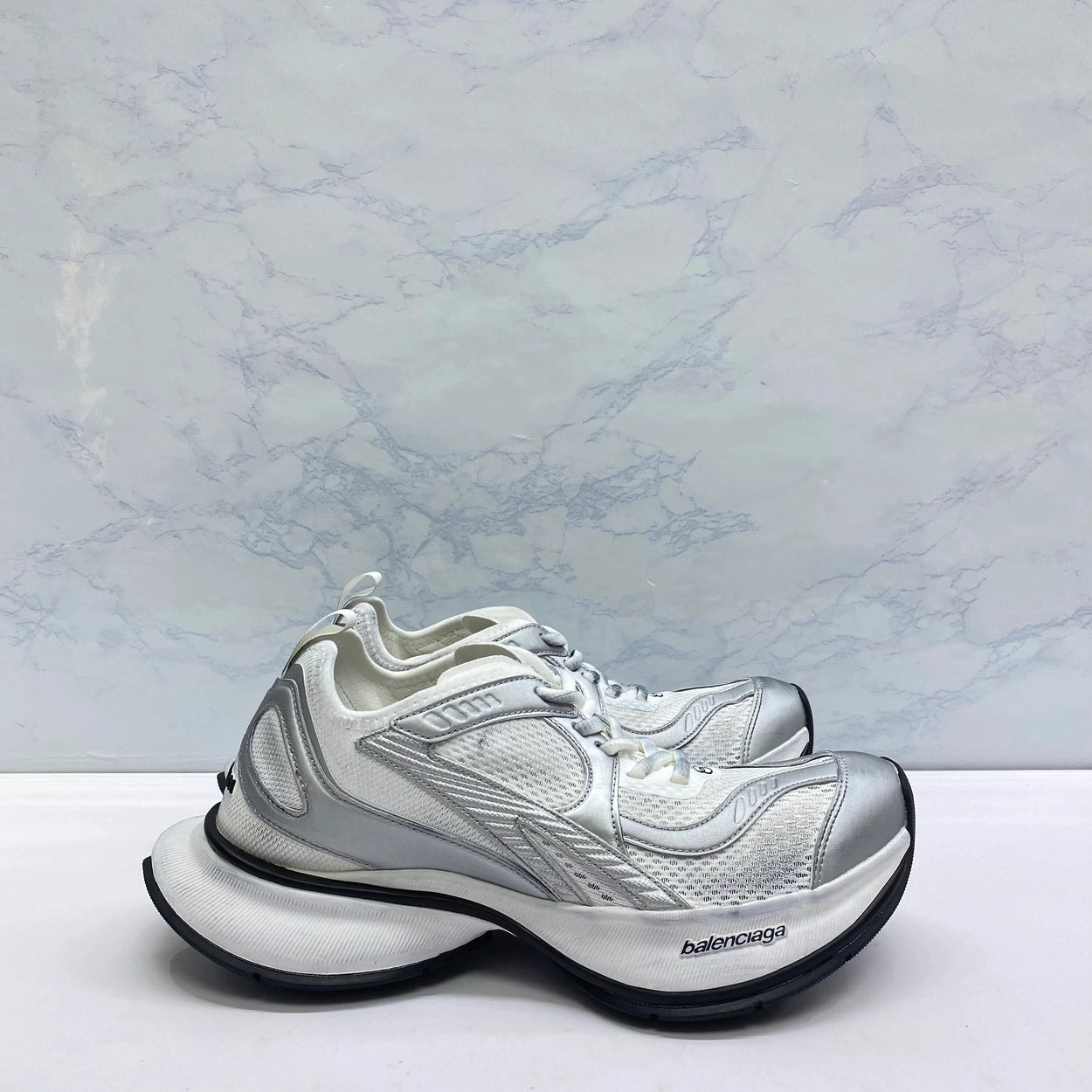 발렌시아가 서킷 스니커즈 화이트 실버