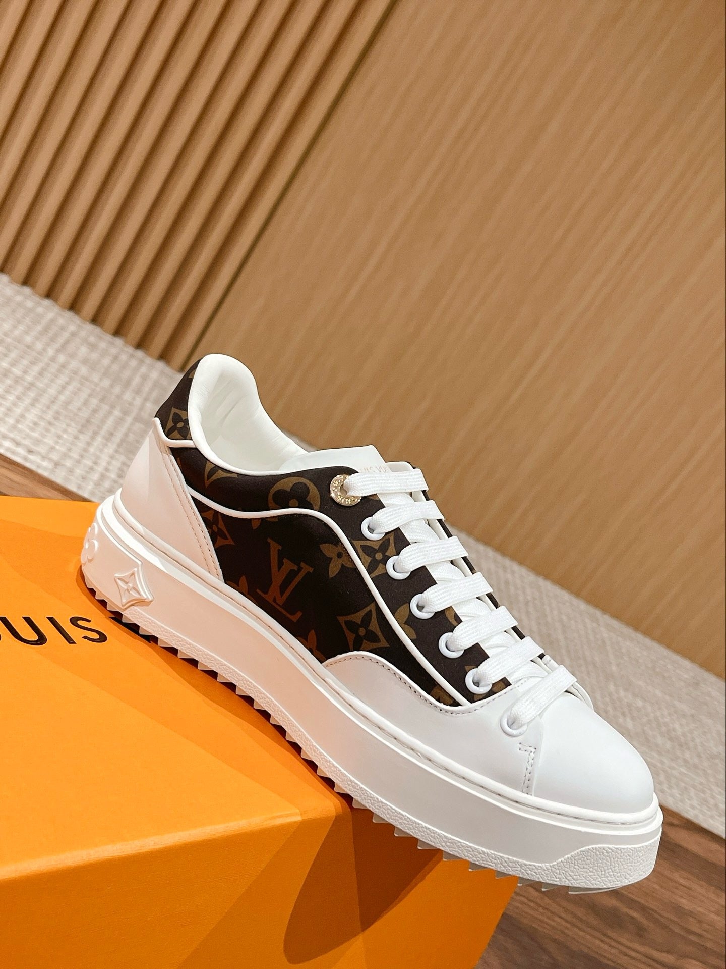 루이비통 타임 아웃 스니커즈