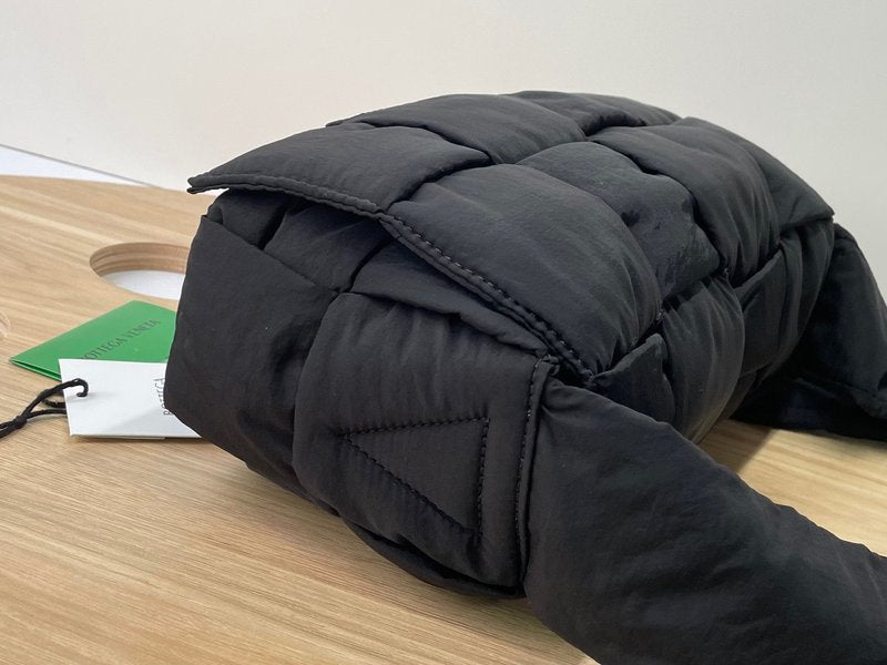 보테가 베네타 나일론 카세트백