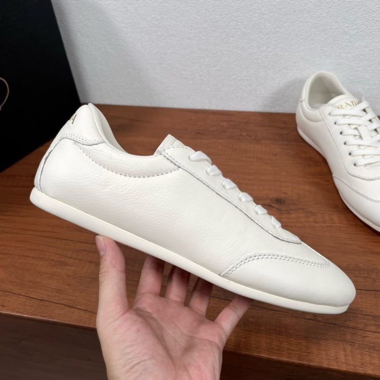 프라다 레더 스니커즈