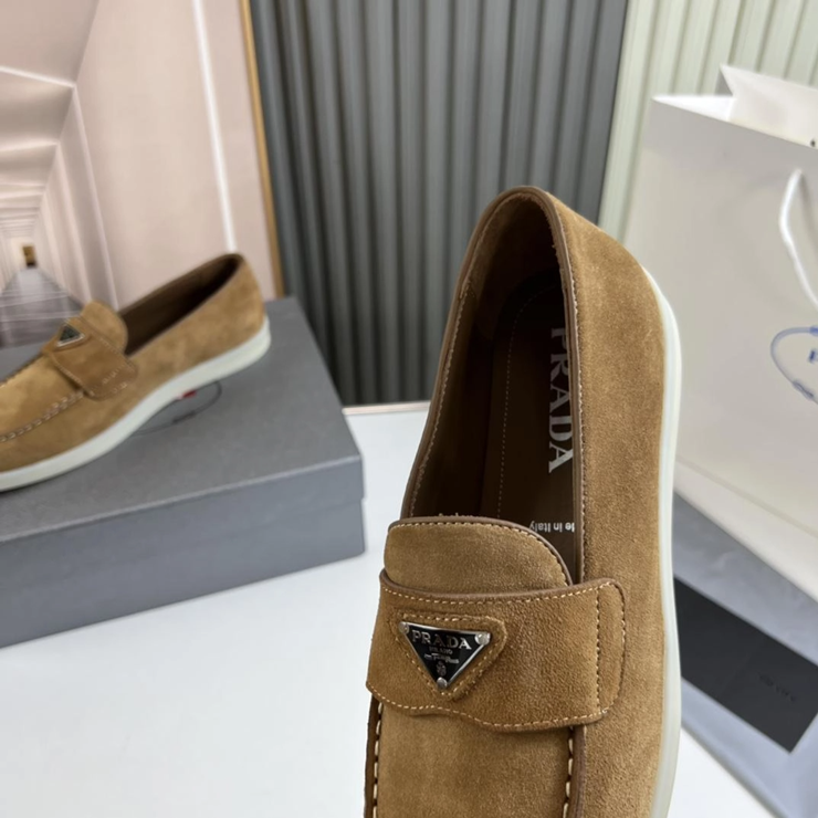 프라다 스웨이드 로퍼