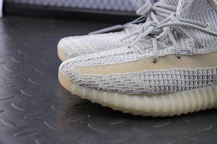 YEEZY 350 V2 룬드마크