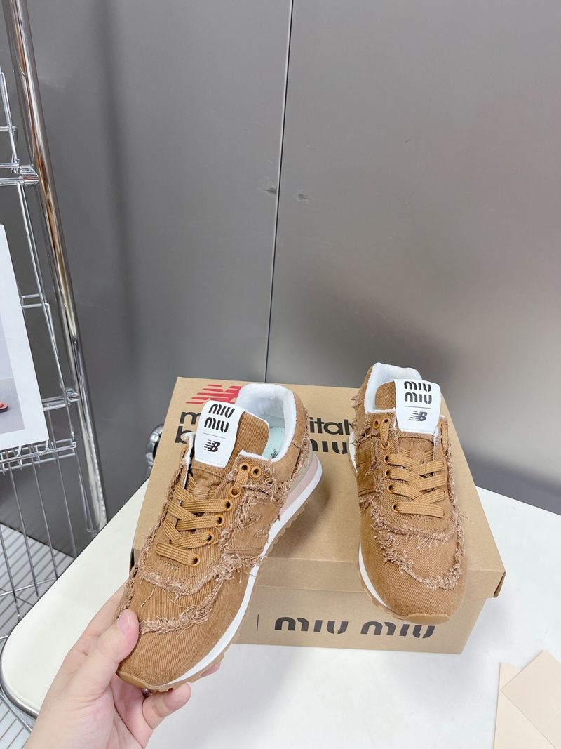 미우미우 X 뉴발란스 574 스니커즈