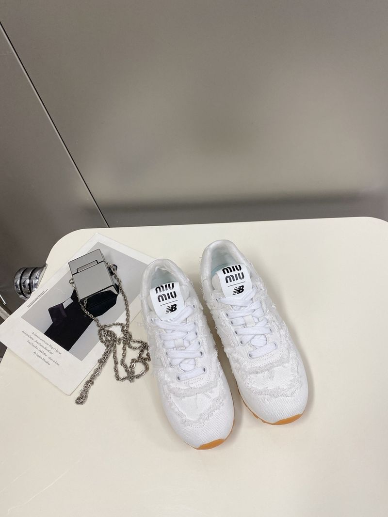미우미우 X 뉴발란스 574 스니커즈