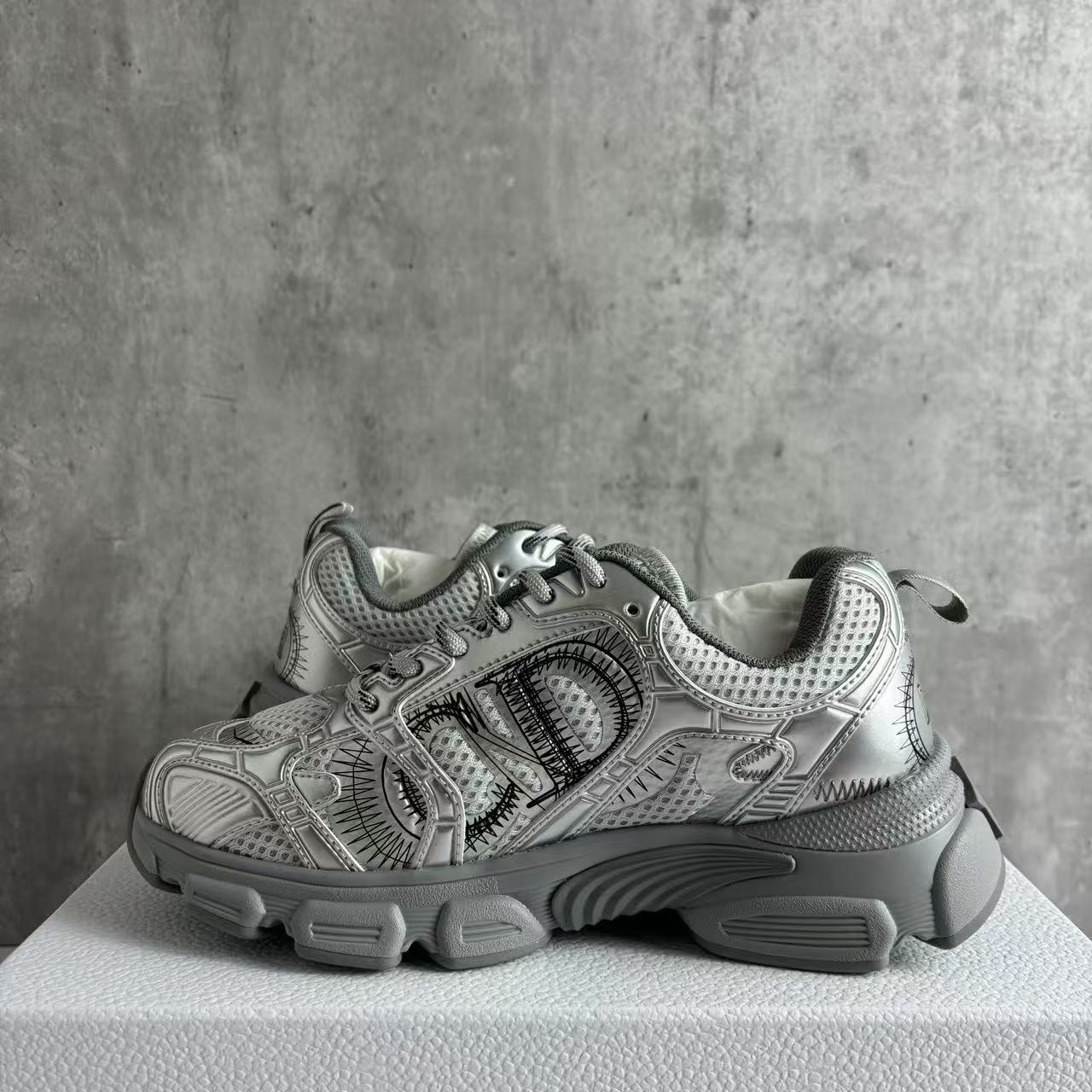 국내) 디올 크로노 스니커즈 / 실버  38