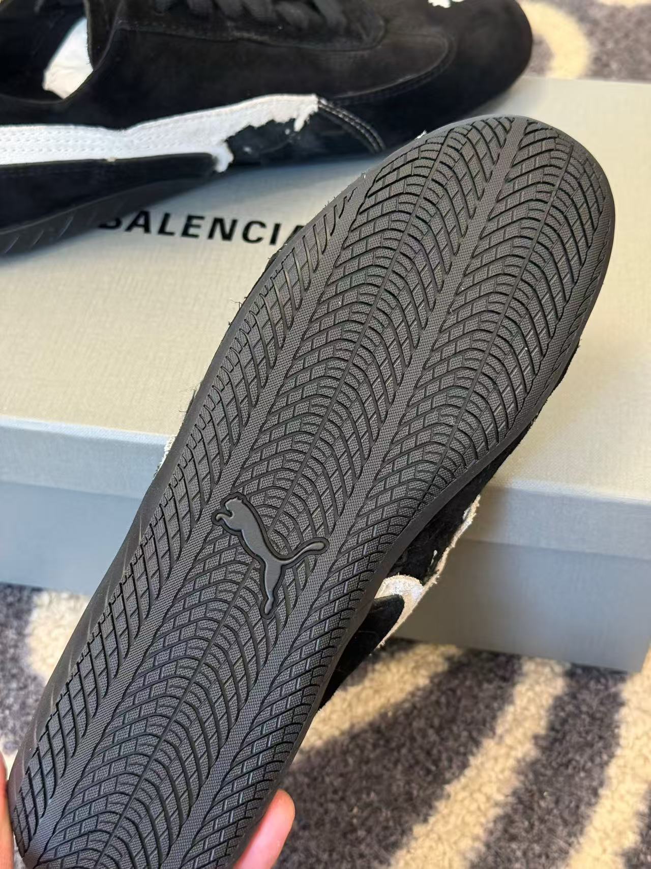 발렌시아가 x 푸마 스피드캣 스웨이드 블랙 화이트