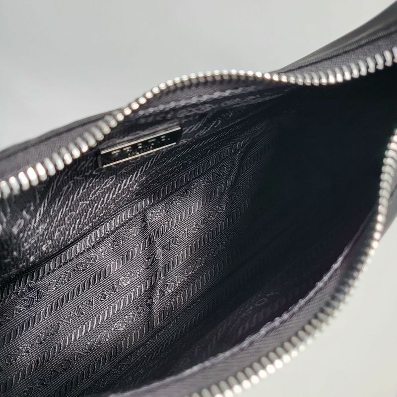 프라다 테수토 체인 호보백