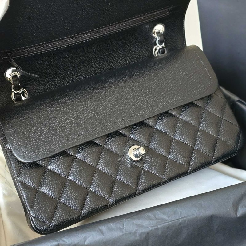 샤넬 클래식 플랩백 미디움 캐비어